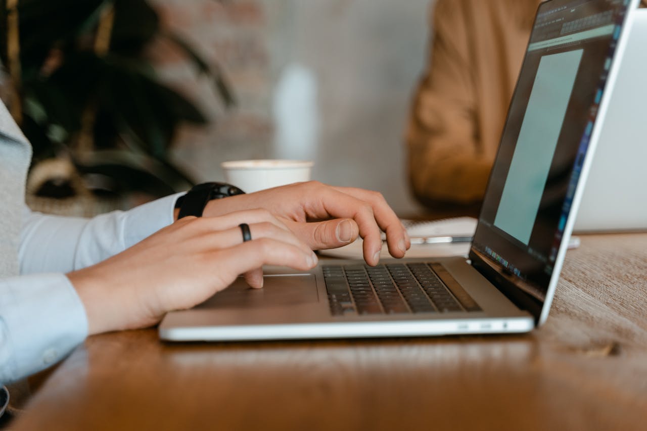 Best Anonymous Website Visitor Tracking Tools for Ecommerce Agencies in 2026