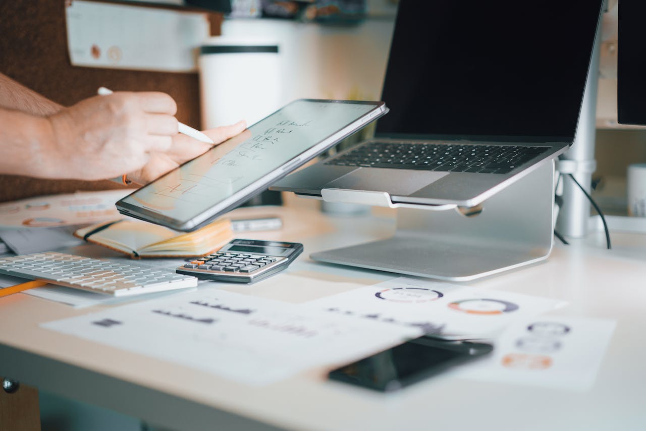 Best Anonymous Website Visitor Tracking Tools for Shopify Merchants in 2026