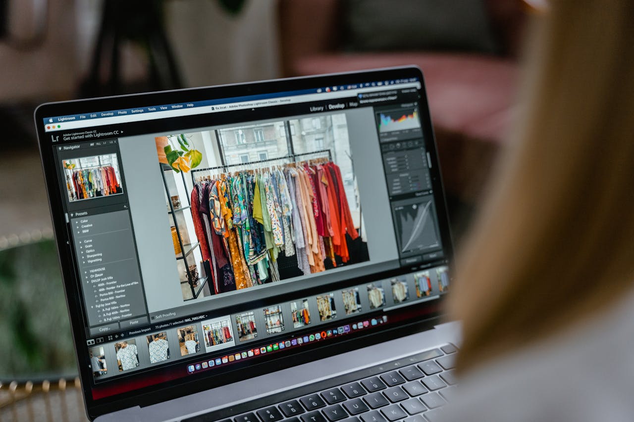 Best Visitor Identification Tools for Adobe Commerce DTC Brands in 2026